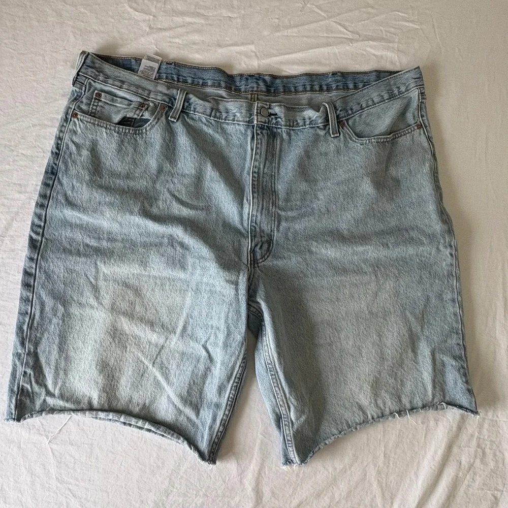 Levis 469 Loose Fit Denim Shorts Mens 52 Light Wash Cut Off Raw Hem 54791-0009